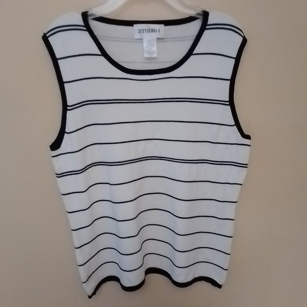 EUC Studio I sleeveless shell sweater, size L